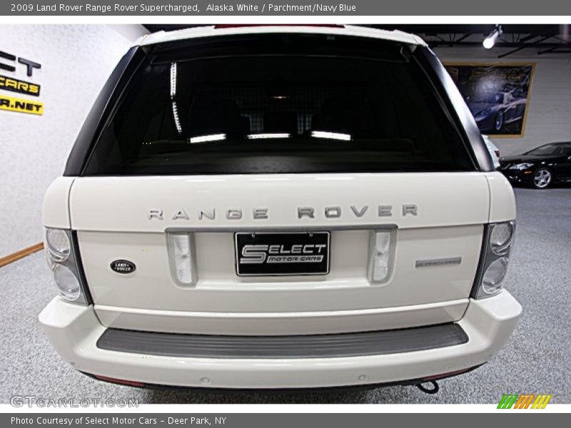 Alaska White / Parchment/Navy Blue 2009 Land Rover Range Rover Supercharged