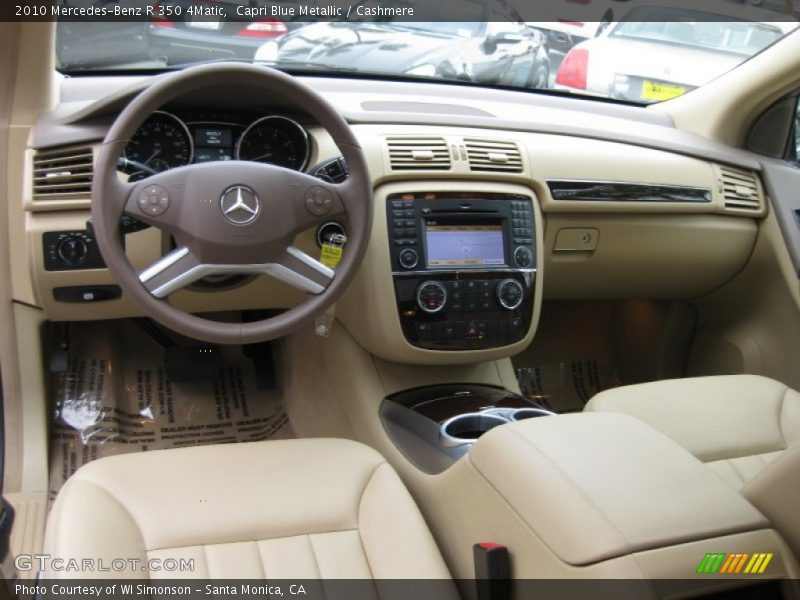 Dashboard of 2010 R 350 4Matic