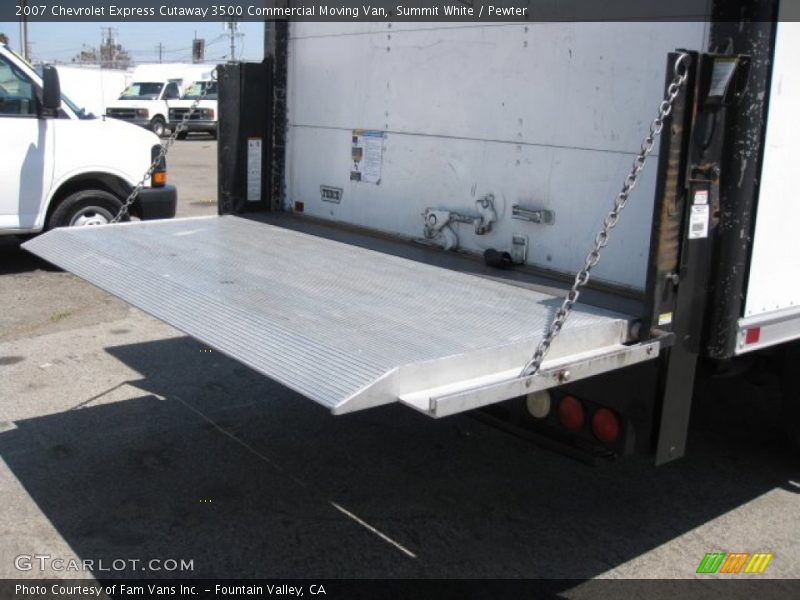 Summit White / Pewter 2007 Chevrolet Express Cutaway 3500 Commercial Moving Van