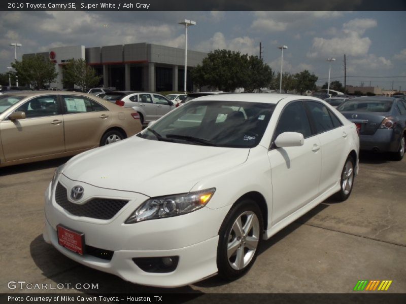 Super White / Ash Gray 2010 Toyota Camry SE