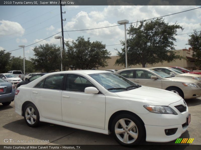 Super White / Ash Gray 2010 Toyota Camry SE