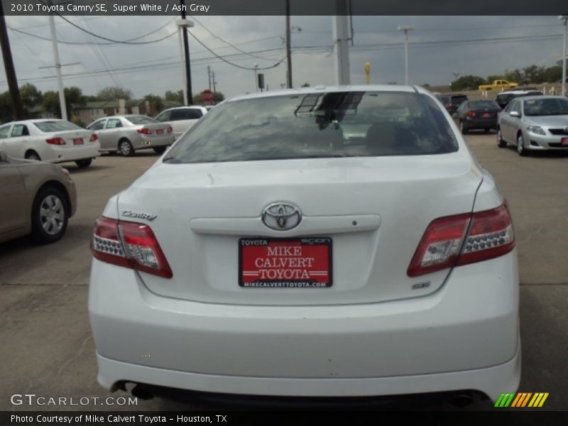 Super White / Ash Gray 2010 Toyota Camry SE