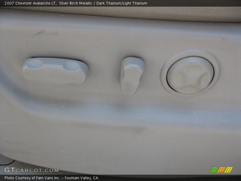 Silver Birch Metallic / Dark Titanium/Light Titanium 2007 Chevrolet Avalanche LT