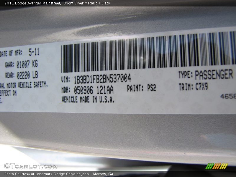 Bright Silver Metallic / Black 2011 Dodge Avenger Mainstreet