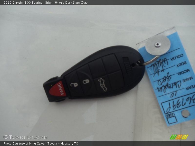 Bright White / Dark Slate Gray 2010 Chrysler 300 Touring