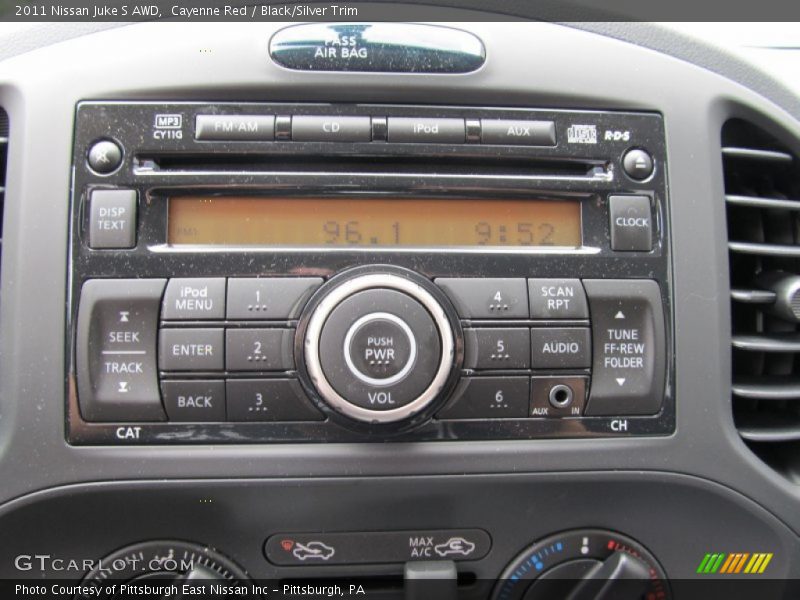 Controls of 2011 Juke S AWD