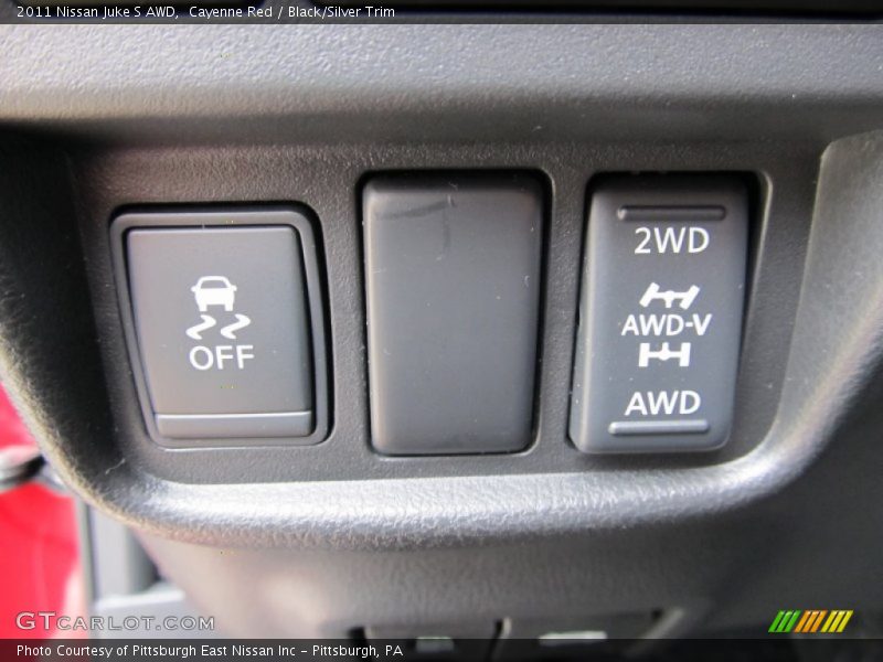 Controls of 2011 Juke S AWD