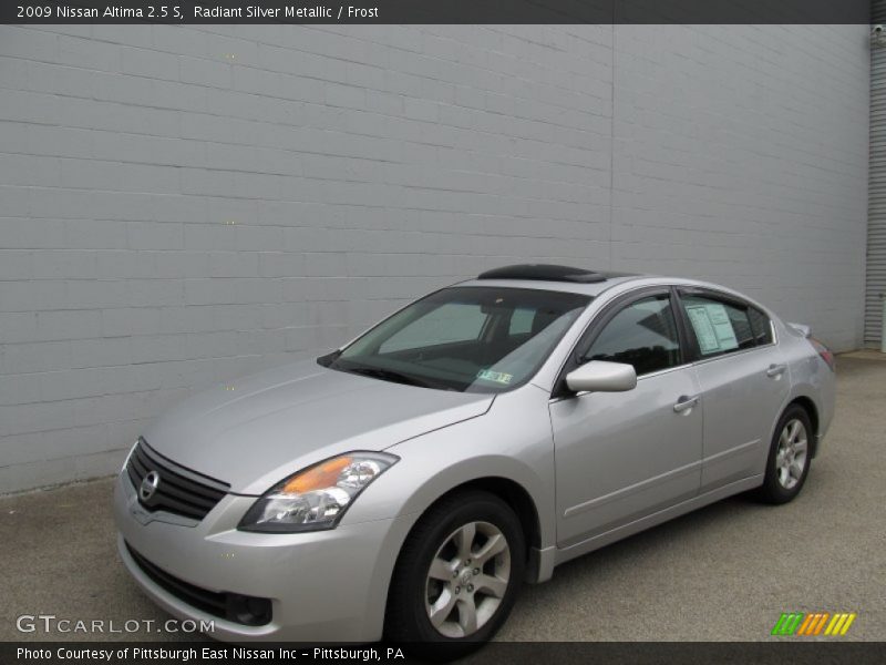 Radiant Silver Metallic / Frost 2009 Nissan Altima 2.5 S