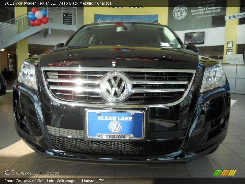 Deep Black Metallic / Charcoal 2011 Volkswagen Tiguan SE