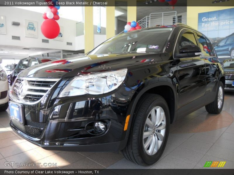 Deep Black Metallic / Charcoal 2011 Volkswagen Tiguan SE
