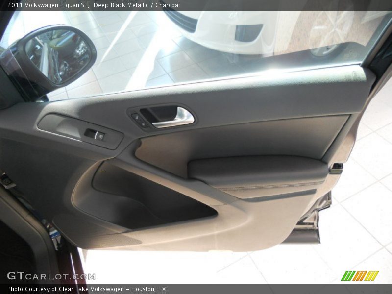Deep Black Metallic / Charcoal 2011 Volkswagen Tiguan SE