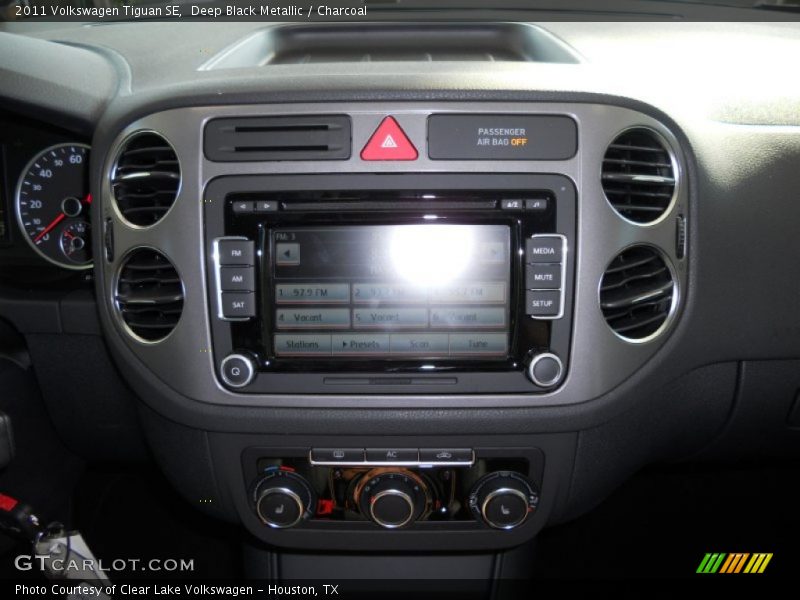 Controls of 2011 Tiguan SE