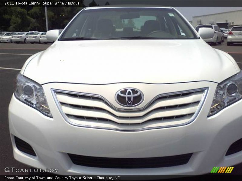 Super White / Bisque 2011 Toyota Camry