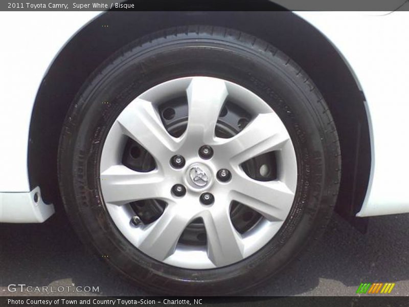 Super White / Bisque 2011 Toyota Camry