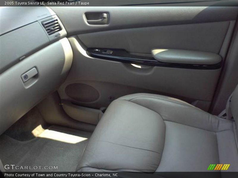 Salsa Red Pearl / Taupe 2005 Toyota Sienna LE