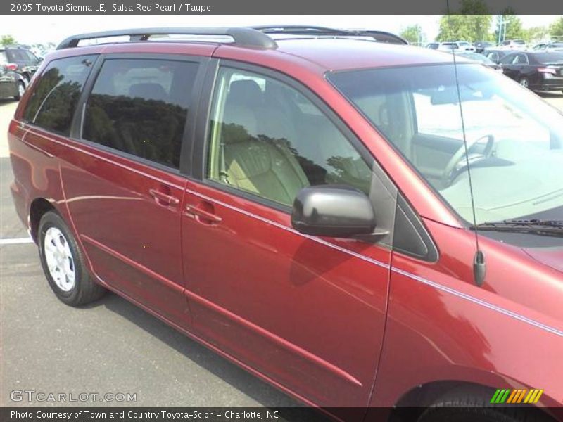 Salsa Red Pearl / Taupe 2005 Toyota Sienna LE