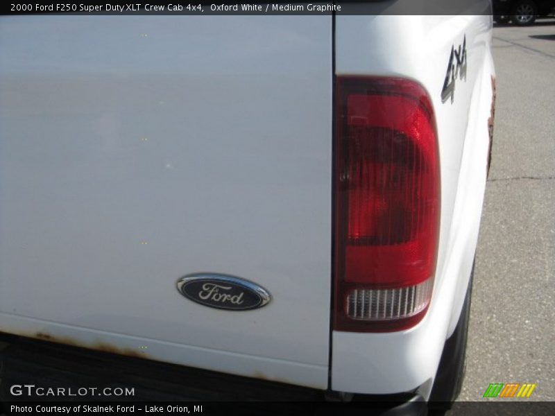Oxford White / Medium Graphite 2000 Ford F250 Super Duty XLT Crew Cab 4x4