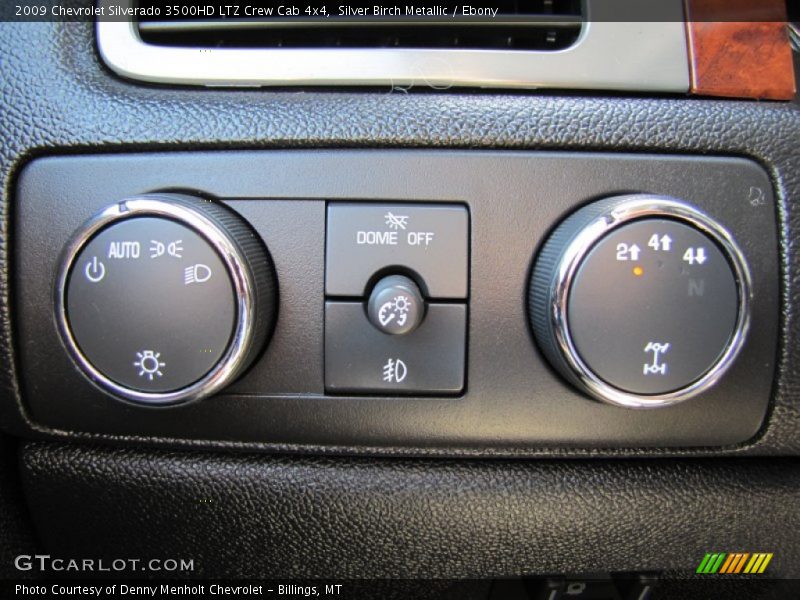 Controls of 2009 Silverado 3500HD LTZ Crew Cab 4x4