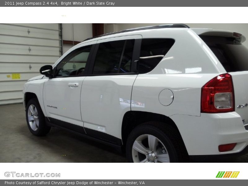 Bright White / Dark Slate Gray 2011 Jeep Compass 2.4 4x4