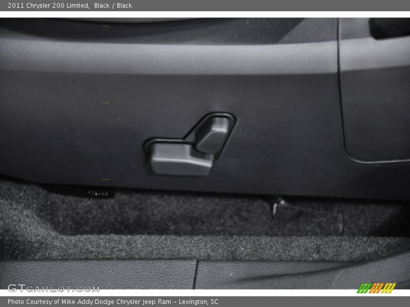 Black / Black 2011 Chrysler 200 Limited