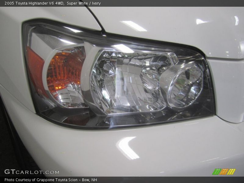 Super White / Ivory 2005 Toyota Highlander V6 4WD