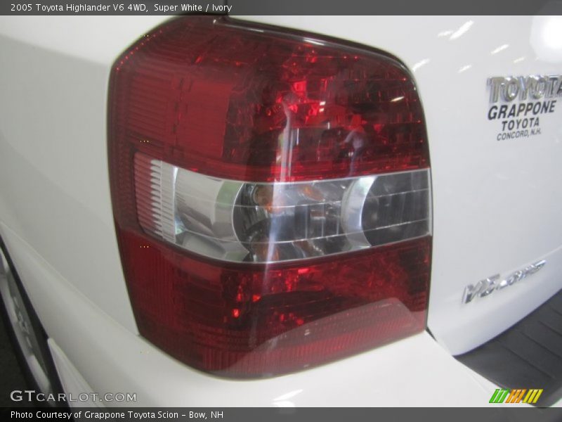 Super White / Ivory 2005 Toyota Highlander V6 4WD