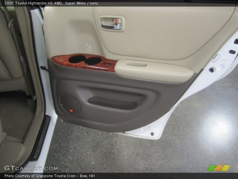 Super White / Ivory 2005 Toyota Highlander V6 4WD