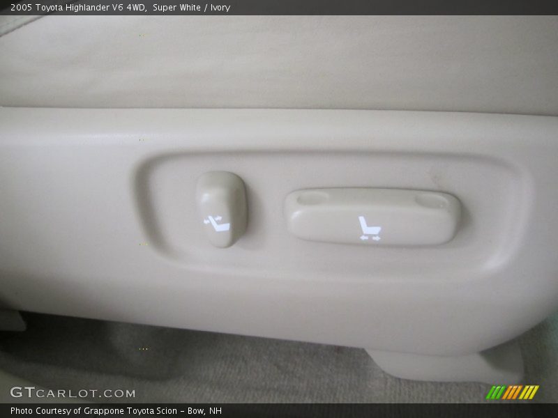 Super White / Ivory 2005 Toyota Highlander V6 4WD