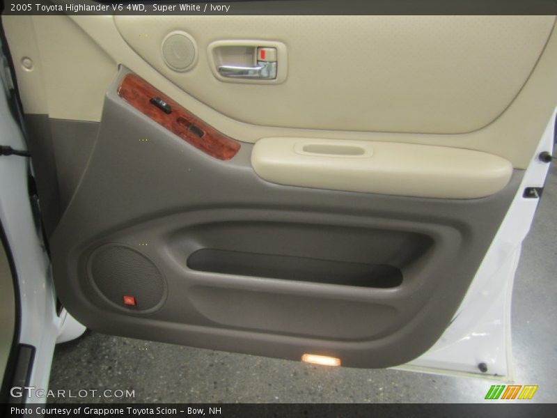 Super White / Ivory 2005 Toyota Highlander V6 4WD