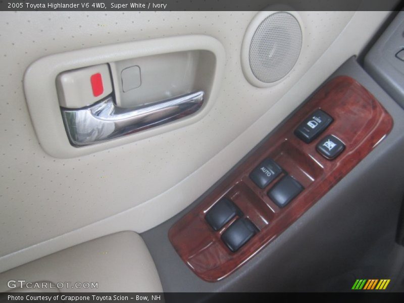 Super White / Ivory 2005 Toyota Highlander V6 4WD