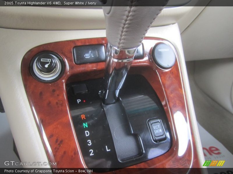 Super White / Ivory 2005 Toyota Highlander V6 4WD