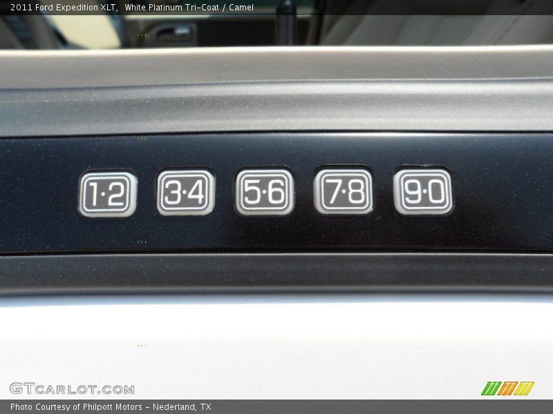 White Platinum Tri-Coat / Camel 2011 Ford Expedition XLT