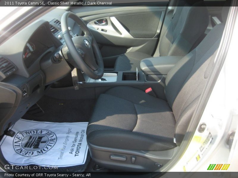 Classic Silver Metallic / Dark Charcoal 2011 Toyota Camry SE