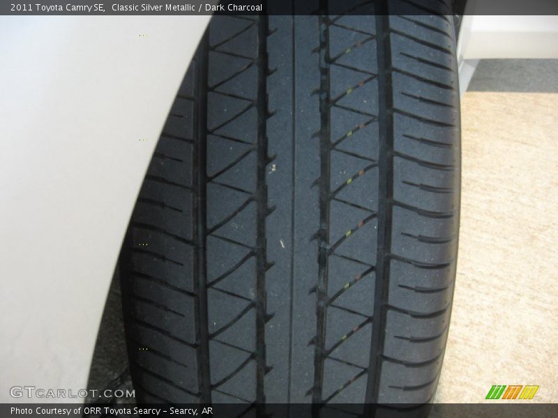 Classic Silver Metallic / Dark Charcoal 2011 Toyota Camry SE