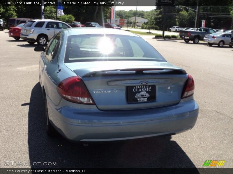 Windveil Blue Metallic / Medium/Dark Flint Grey 2006 Ford Taurus SE