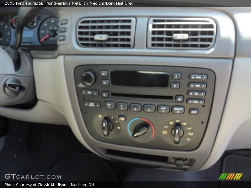 Windveil Blue Metallic / Medium/Dark Flint Grey 2006 Ford Taurus SE