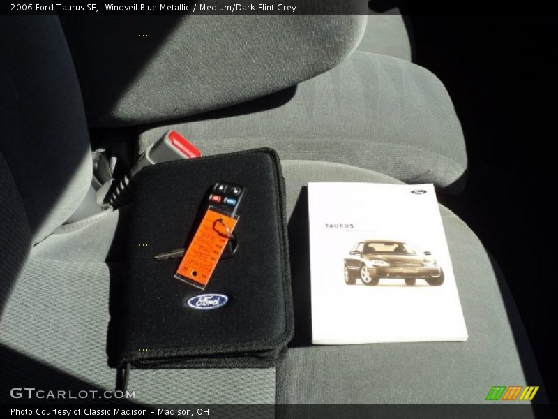 Windveil Blue Metallic / Medium/Dark Flint Grey 2006 Ford Taurus SE