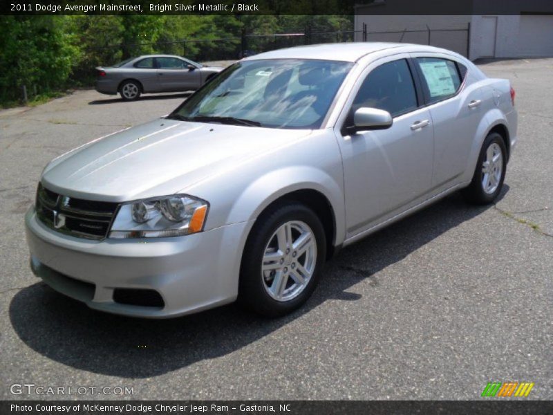 Bright Silver Metallic / Black 2011 Dodge Avenger Mainstreet