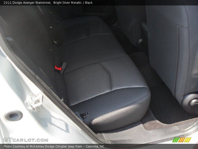 Bright Silver Metallic / Black 2011 Dodge Avenger Mainstreet