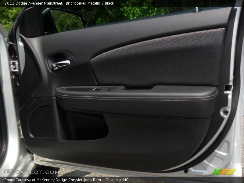 Bright Silver Metallic / Black 2011 Dodge Avenger Mainstreet