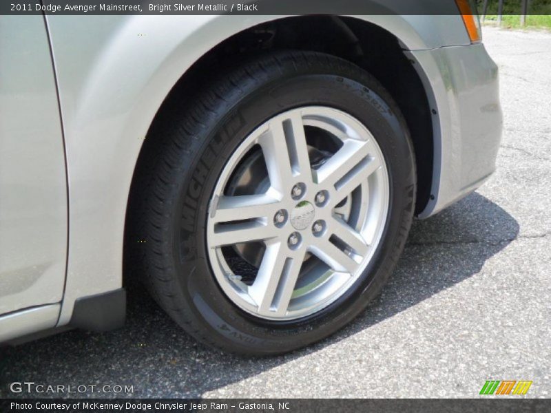 Bright Silver Metallic / Black 2011 Dodge Avenger Mainstreet