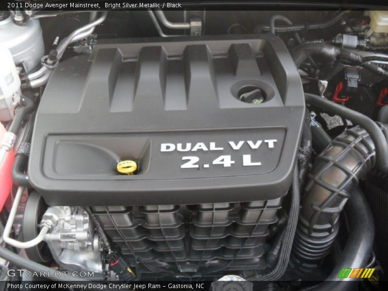Bright Silver Metallic / Black 2011 Dodge Avenger Mainstreet