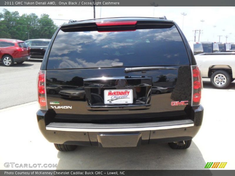 Onyx Black / Cocoa/Light Cashmere 2011 GMC Yukon Denali AWD