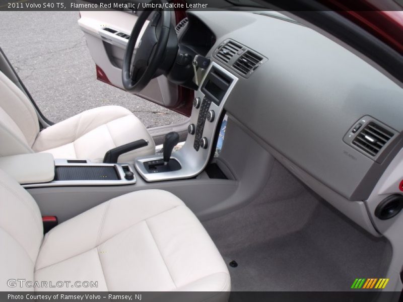  2011 S40 T5 Umbra/Calcite Leather Interior