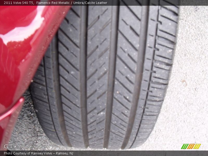 Flamenco Red Metallic / Umbra/Calcite Leather 2011 Volvo S40 T5