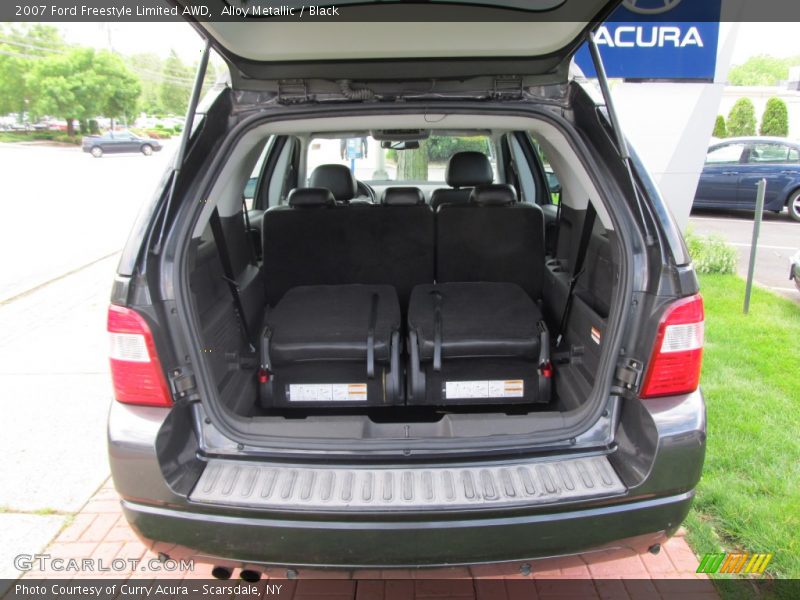  2007 Freestyle Limited AWD Trunk