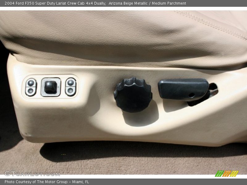 Arizona Beige Metallic / Medium Parchment 2004 Ford F350 Super Duty Lariat Crew Cab 4x4 Dually