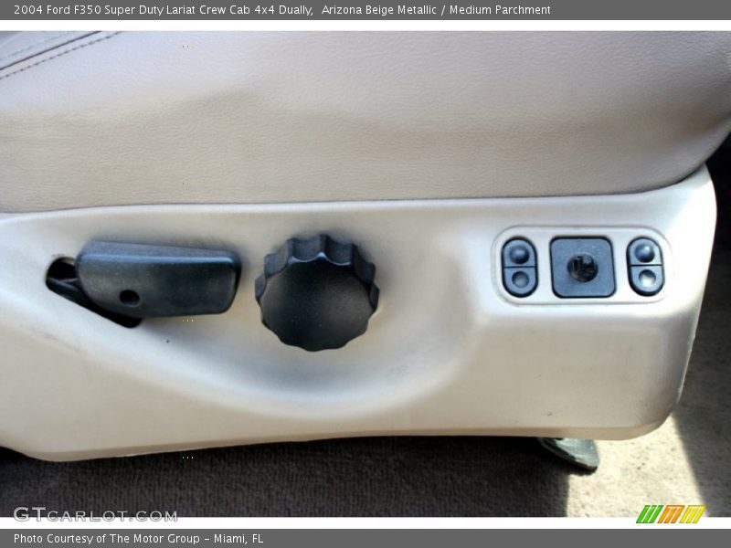 Arizona Beige Metallic / Medium Parchment 2004 Ford F350 Super Duty Lariat Crew Cab 4x4 Dually