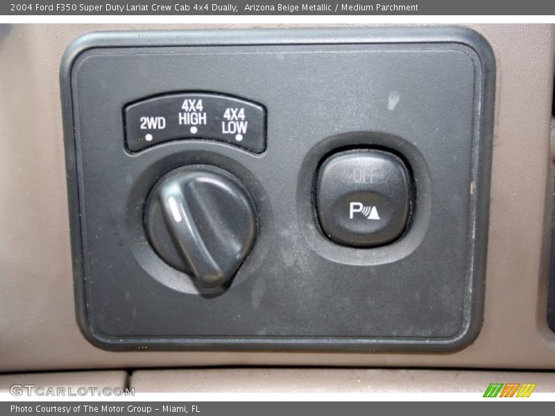 Arizona Beige Metallic / Medium Parchment 2004 Ford F350 Super Duty Lariat Crew Cab 4x4 Dually
