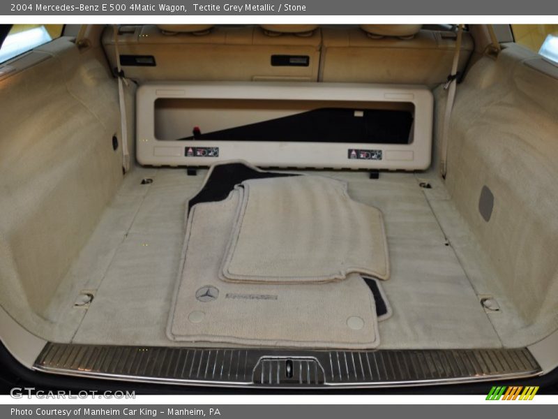  2004 E 500 4Matic Wagon Trunk